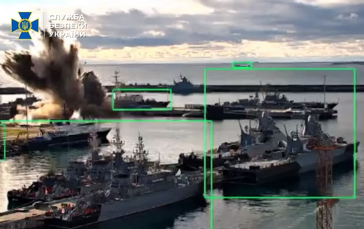 Безпрецедентна операція: британська розвідка проаналізувала удар СБУ по субмарині у Новоросійську Безпрецедентна операція: британська розвідка проаналізувала удар СБУ по субмарині у Новоросійську